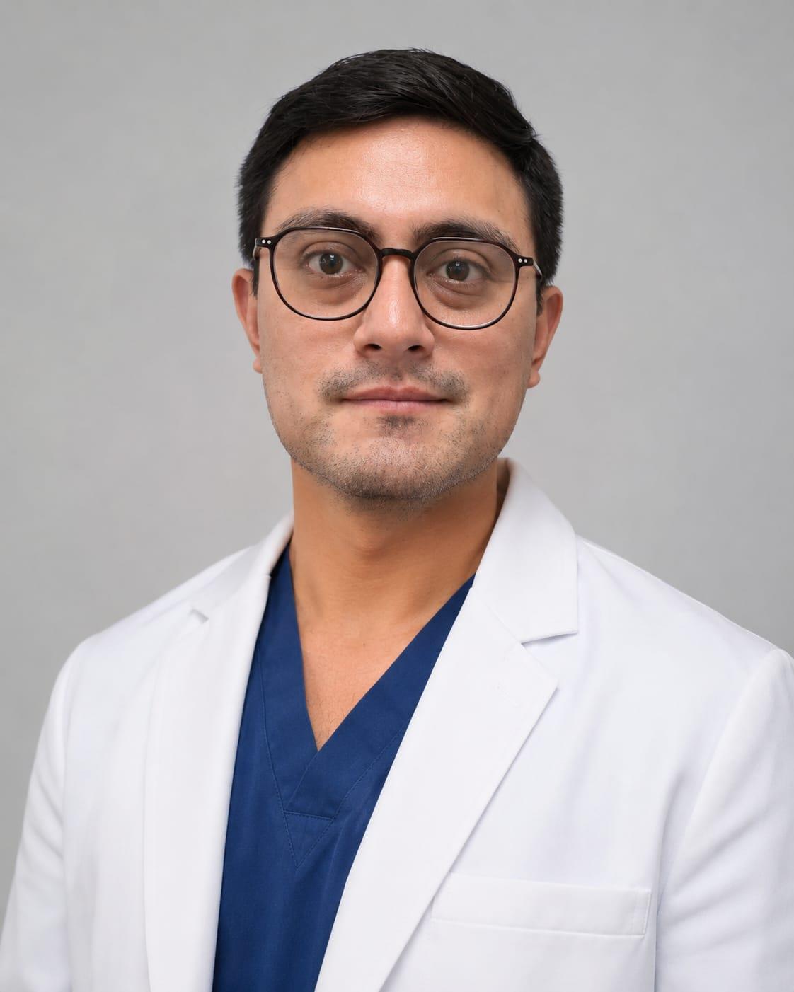 Retrato profesional del Dr. Paul Luna Ávila